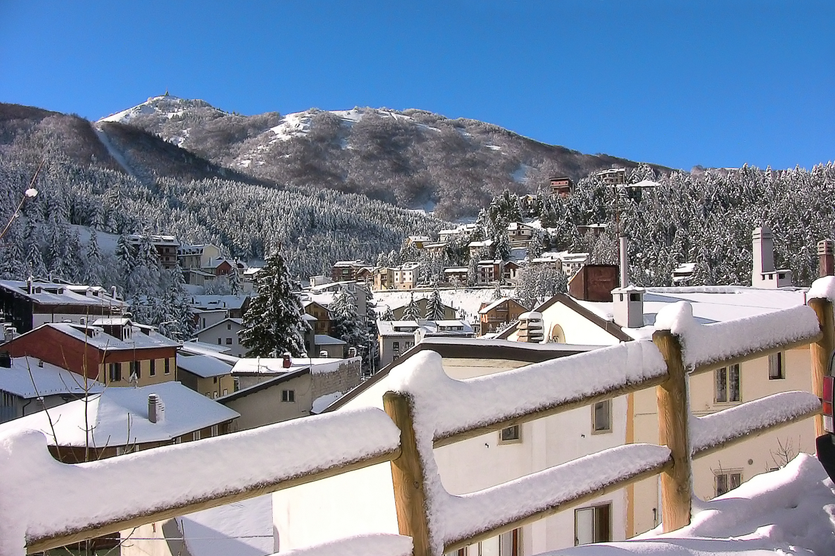 Le migliori piste da sci a due passi dalle città: dove andare per un weekend sulla neve ‘toccata e fuga’ se hai poco tempo e tanta voglia di sciare