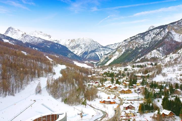 Le migliori piste da sci a due passi dalle città: dove andare per un weekend sulla neve ‘toccata e fuga’ se hai poco tempo e tanta voglia di sciare