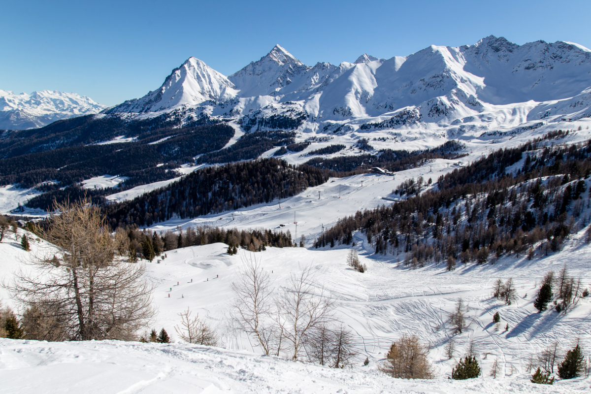 Le migliori piste da sci a due passi dalle città: dove andare per un weekend sulla neve ‘toccata e fuga’ se hai poco tempo e tanta voglia di sciare