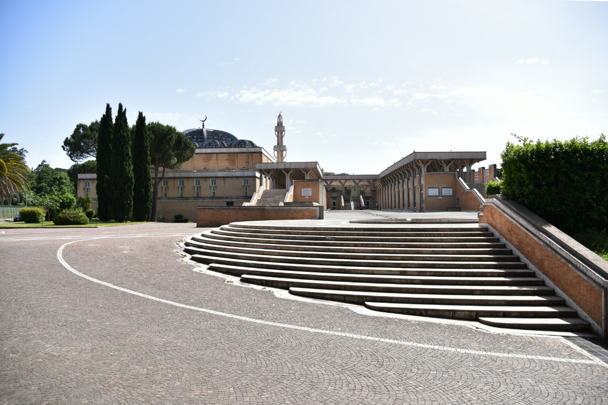 Moschee, sinagoghe e cimiteri con ospiti illustri: questi 5 luoghi spirituali di Roma ti svelano una capitale sacra ma profana al tempo stesso