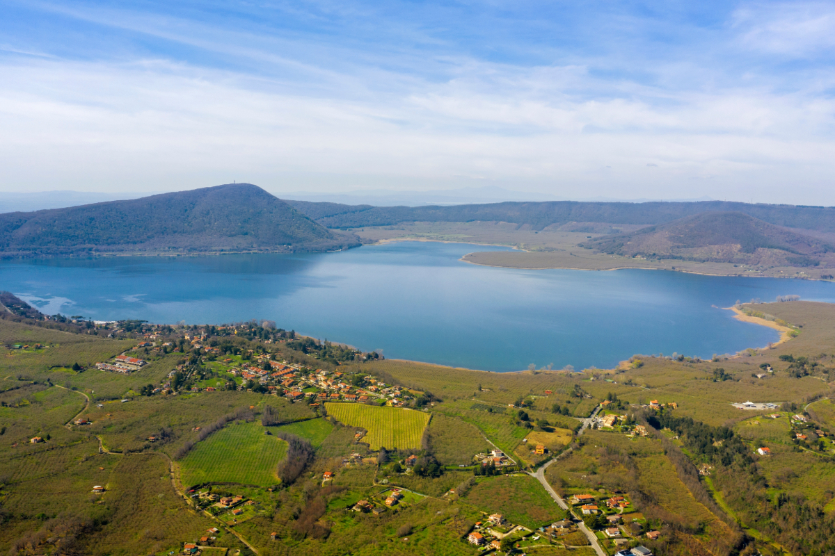 È uno dei punti più suggestivi della Tuscia: a pochi chilometri da Roma c'è un belvedere speciale da cui ammirare panorami tra i migliori d'Italia