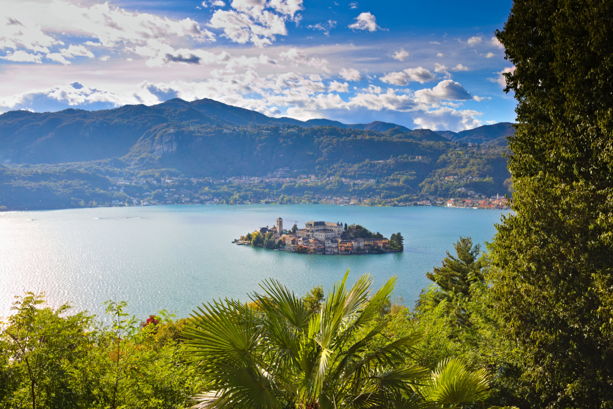 Borghi dipinti e isole leggendarie che spuntano dalle acque: ecco 5 posti per le tue prossime gite fuori porta in Italia a cui non avevi mai pensato