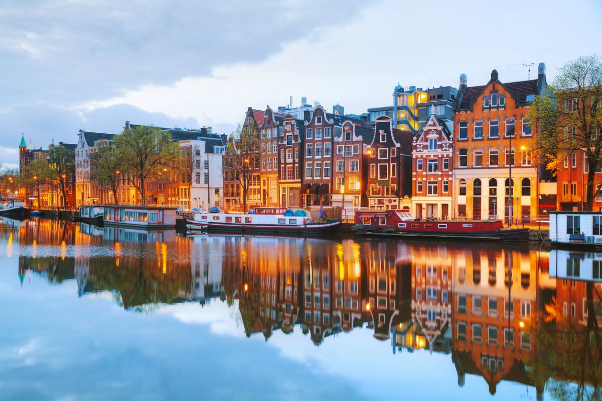 Amsterdam (2) (1)