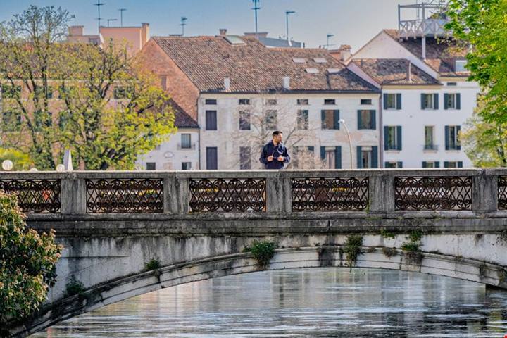 Il percorso verde che unisce le meraviglie del Veneto: la Greenway Treviso – Jesolo si scopre (anche) all’insegna dello shopping