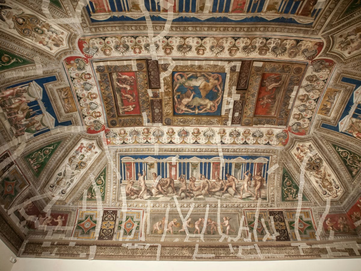 È il castello-monumento simbolo della città: dalle sue torri si può vedere lo splendore senza tempo di Ferrara