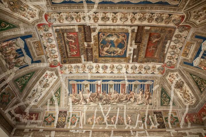 È il castello-monumento simbolo della città: dalle sue torri si può vedere lo splendore senza tempo di Ferrara
