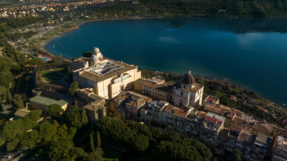 Sono tra i più spettacolari da visitare in primavera: non si trovano a Roma ma poco lontano, e sono i Giardini Vaticani che forse neanche sapevi esistessero