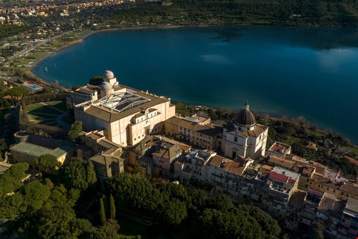 Sono tra i più spettacolari da visitare in primavera: non si trovano a Roma ma poco lontano, e sono i Giardini Vaticani che forse neanche sapevi esistessero