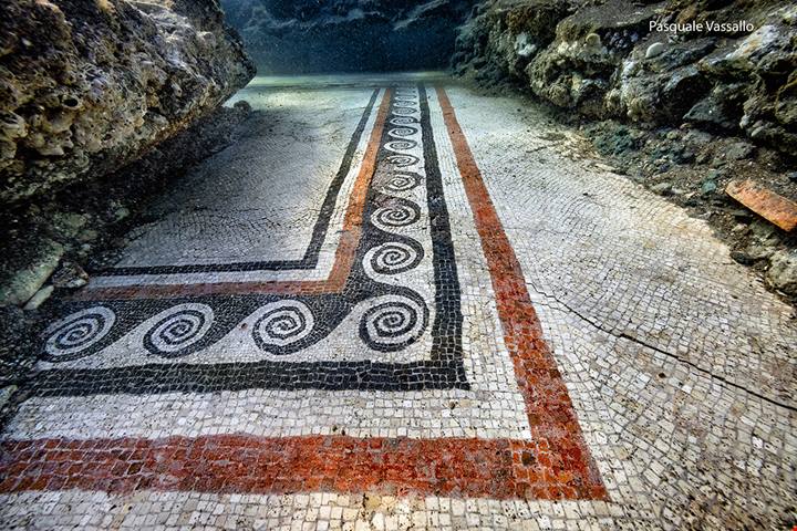 Sapevi che in Italia c'è un'antichissima città sommersa? A pochi metri dalla superficie si cela un vero e proprio tesoro archeologico