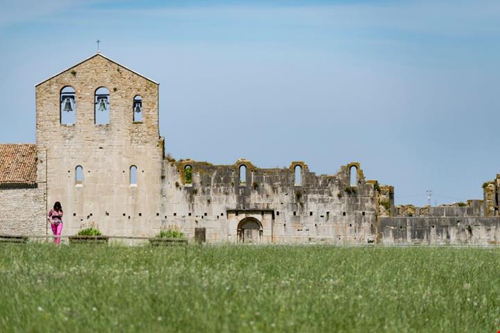 venosa-chiesa-incompiuta