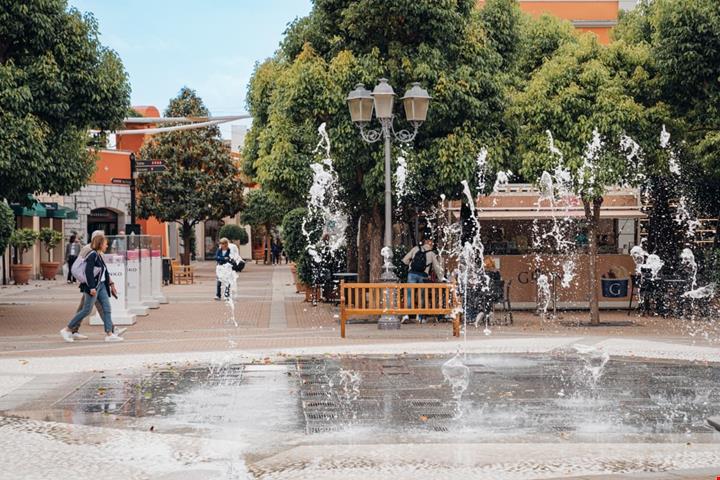 la-reggia-mc-arthur-glen