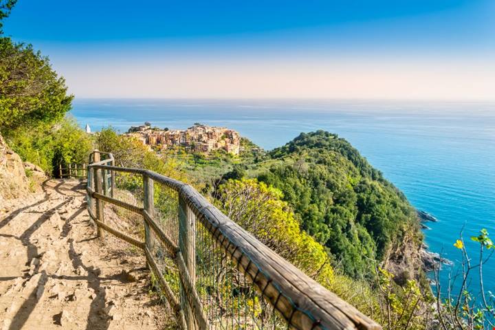 https://images.placesonline.com/photos/1749076572_corniglia_2659186.jpg?h=480&mode=crop&quality=72&w=720