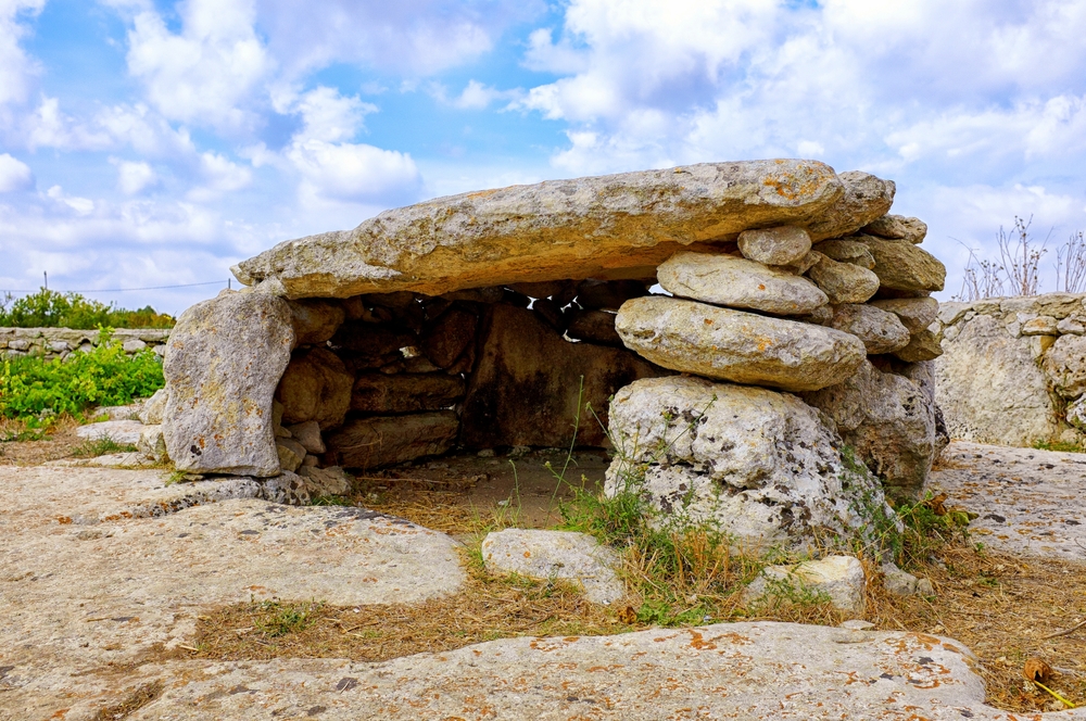 Ci abitano 1000 persone o poco più: il comune più piccolo del Salento è il borgo dei massi del mistero in Puglia 