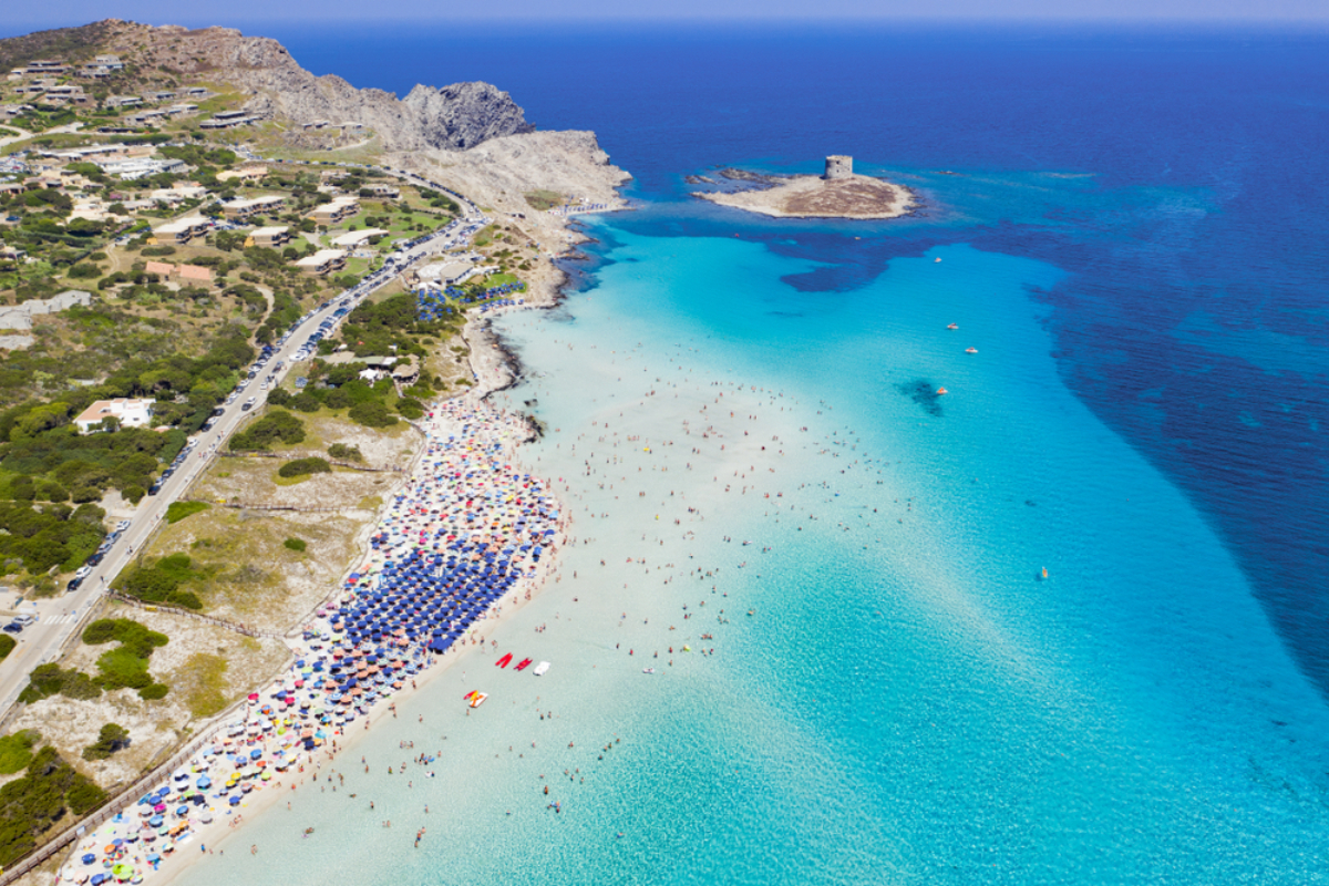 Quali sono le spiagge a numero chiuso in Italia: limiti, prezzi e come prenotare