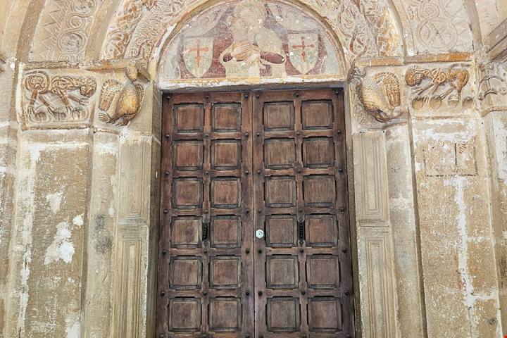 È una vera chiesa dei misteri e dei templari, e si trova in una insospettabile cittadina d'Italia: storia e leggende della chiesa di Santa Croce in Gerusalemme a Sassoferrato