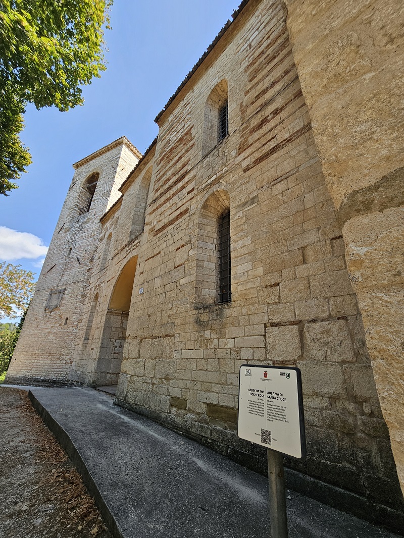 È una vera chiesa dei misteri e dei templari, e si trova in una insospettabile cittadina d'Italia: storia e leggende della chiesa di Santa Croce in Gerusalemme a Sassoferrato