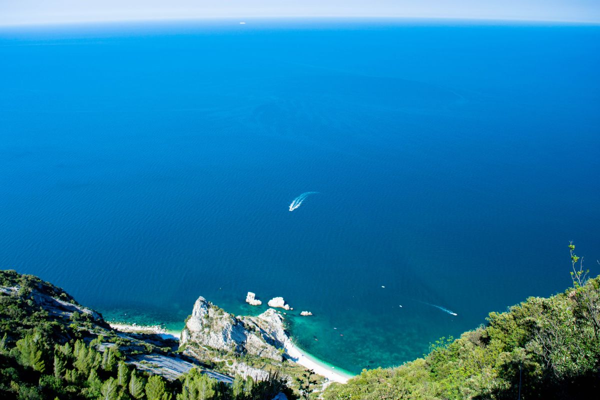 È la spiaggia segreta d'Italia: qual è, dove si trova e come arrivare alla mitica Spiaggia dei Gabbiani