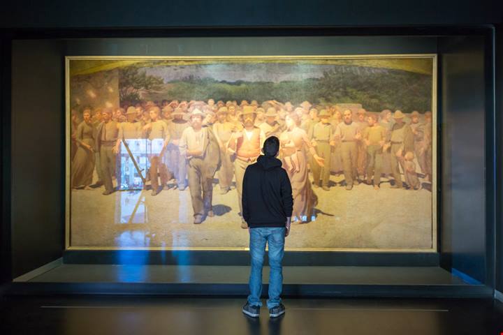 Piemonte, il borgo dell'artista e delle pesche che ha scritto il suo nome tra i musei di tutto il mondo