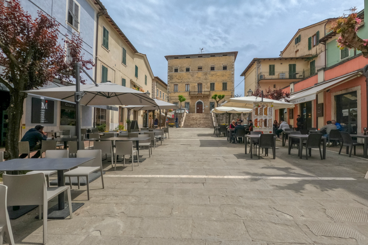 È la vera città d'oro della Toscana: si nasconde a due passi da Siena e nel cuore delle Crete Senesi