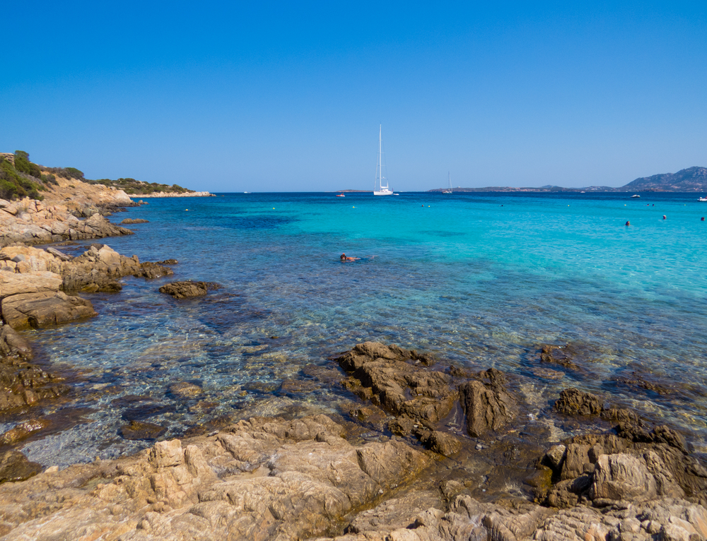 Si chiama come quella greca ma è in Italia: la spiaggia del relitto, dove c'è una nave incagliata dal 1955
