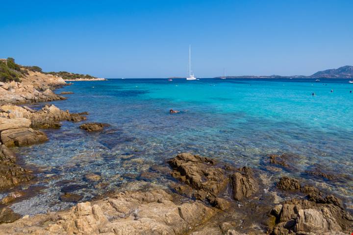 Si chiama come quella greca ma è in Italia: la spiaggia del relitto, dove c'è una nave incagliata dal 1955