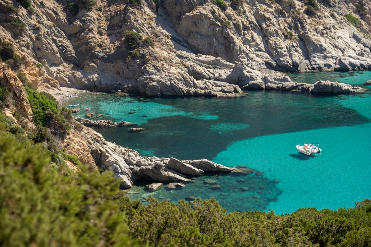 Spiagge mozzafiato ed esperienze straordinarie: l'Area Marina Protetta di Capo Carbonara è il vero paradiso naturale del Sud Sardegna