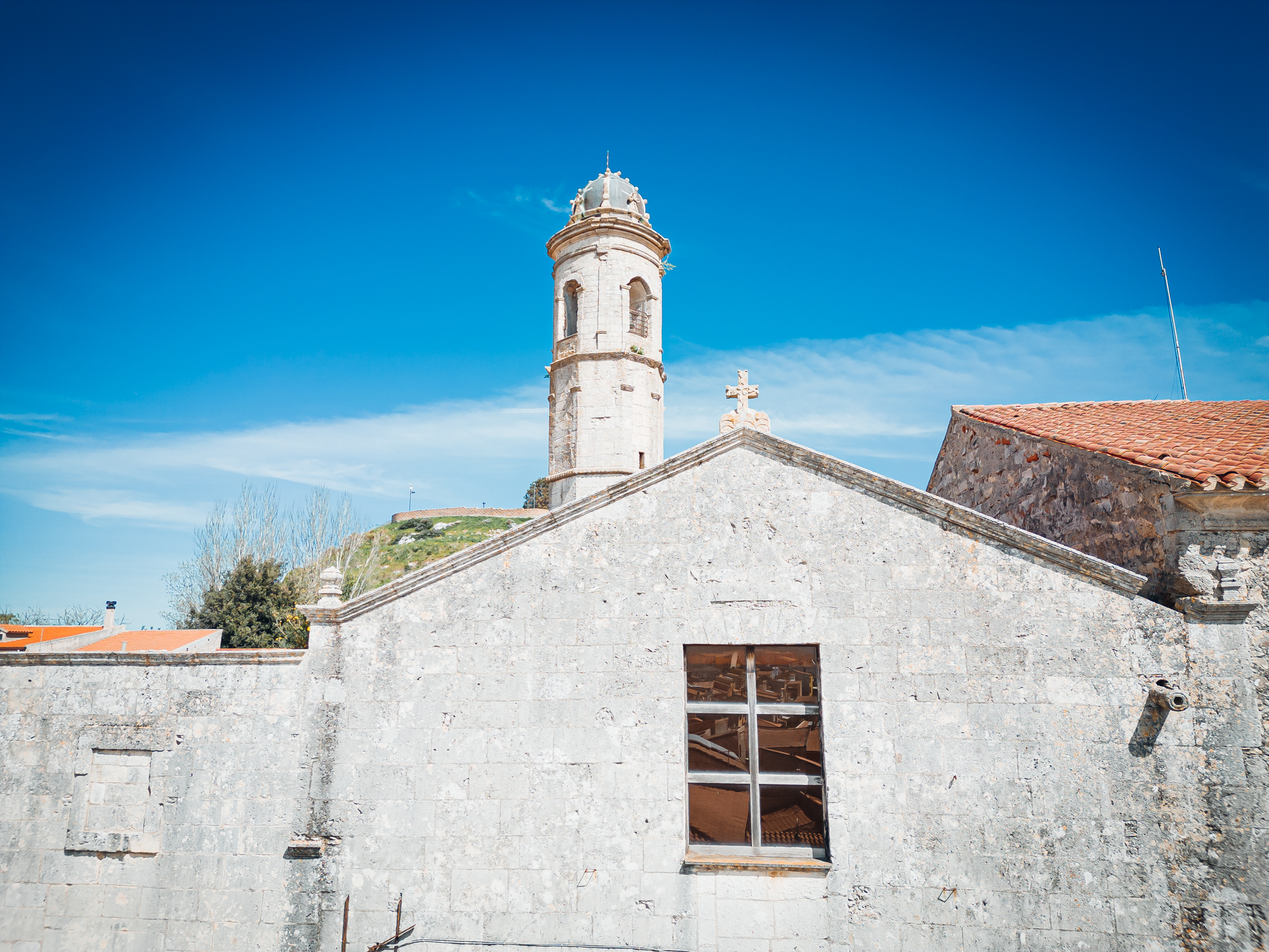1500 abitanti e una domus de janas tra le più misteriose della Sardegna: cosa fare e vedere a Florinas, il segreto meglio custodito dell'isola