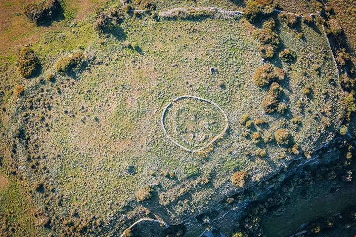 1500 abitanti e una domus de janas tra le più misteriose della Sardegna: cosa fare e vedere a Florinas, il segreto meglio custodito dell'isola
