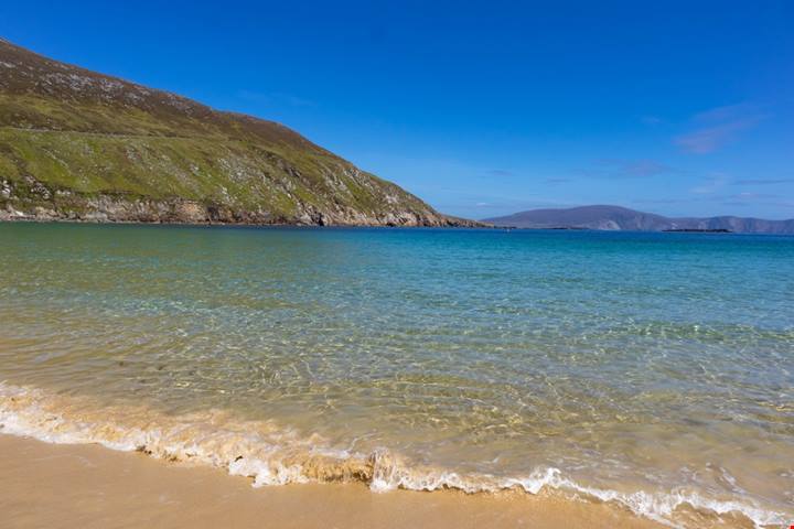 Maldive? Polinesia? Grecia? Una delle spiagge più belle del mondo si trova in Irlanda