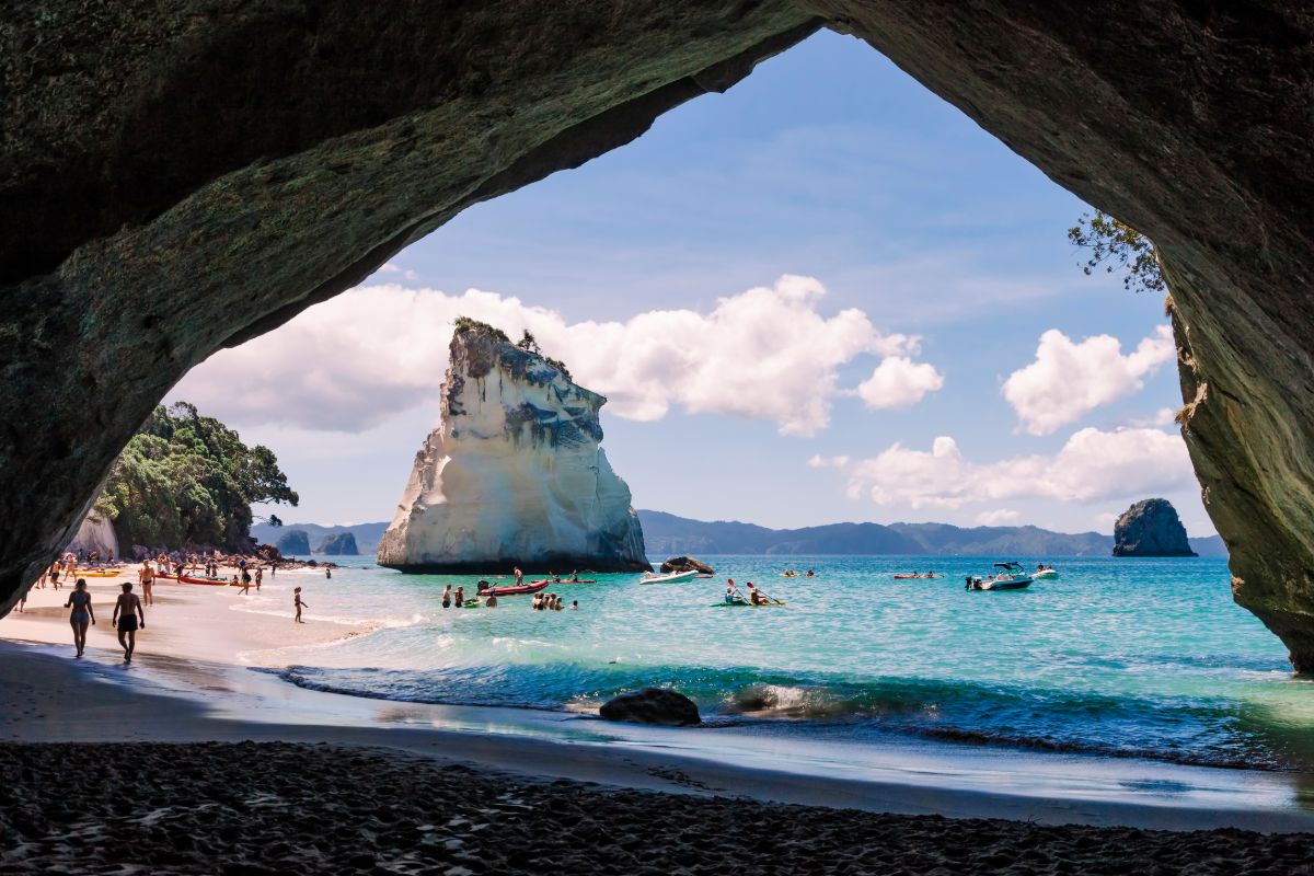 cathedral-cove-beach_1181820802