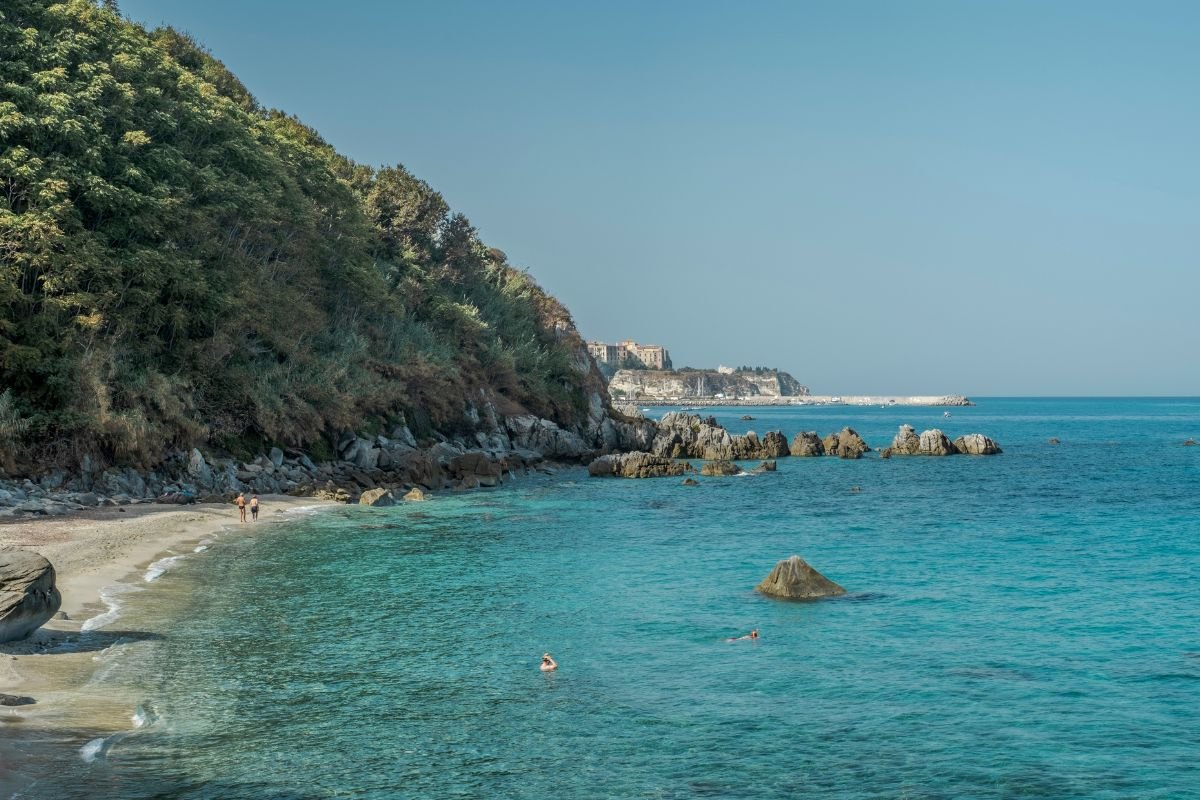 Non è Tropea: è questa la spiaggia calabrese che ha incantato il mondo intero, ed è un tesoro segreto della Calabria