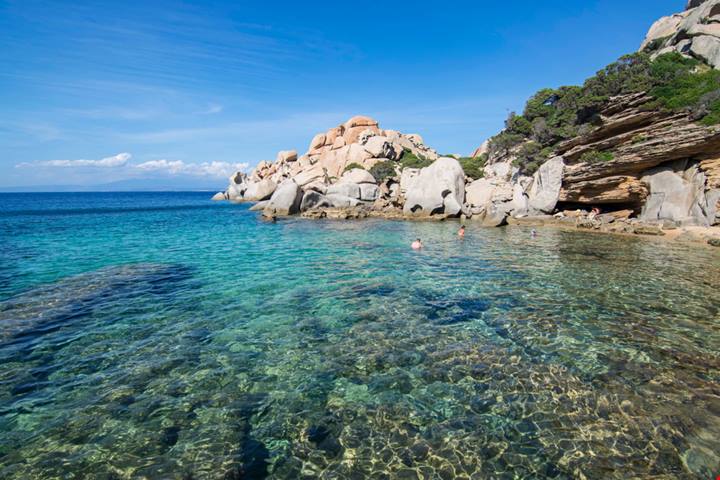Questa caletta segreta della Gallura si raggiunge solo con 20 minuti a piedi o in barca, ma ne vale la pena