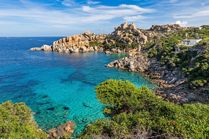 Questa caletta segreta della Gallura si raggiunge solo con 20 minuti a piedi o in barca, ma ne vale la pena