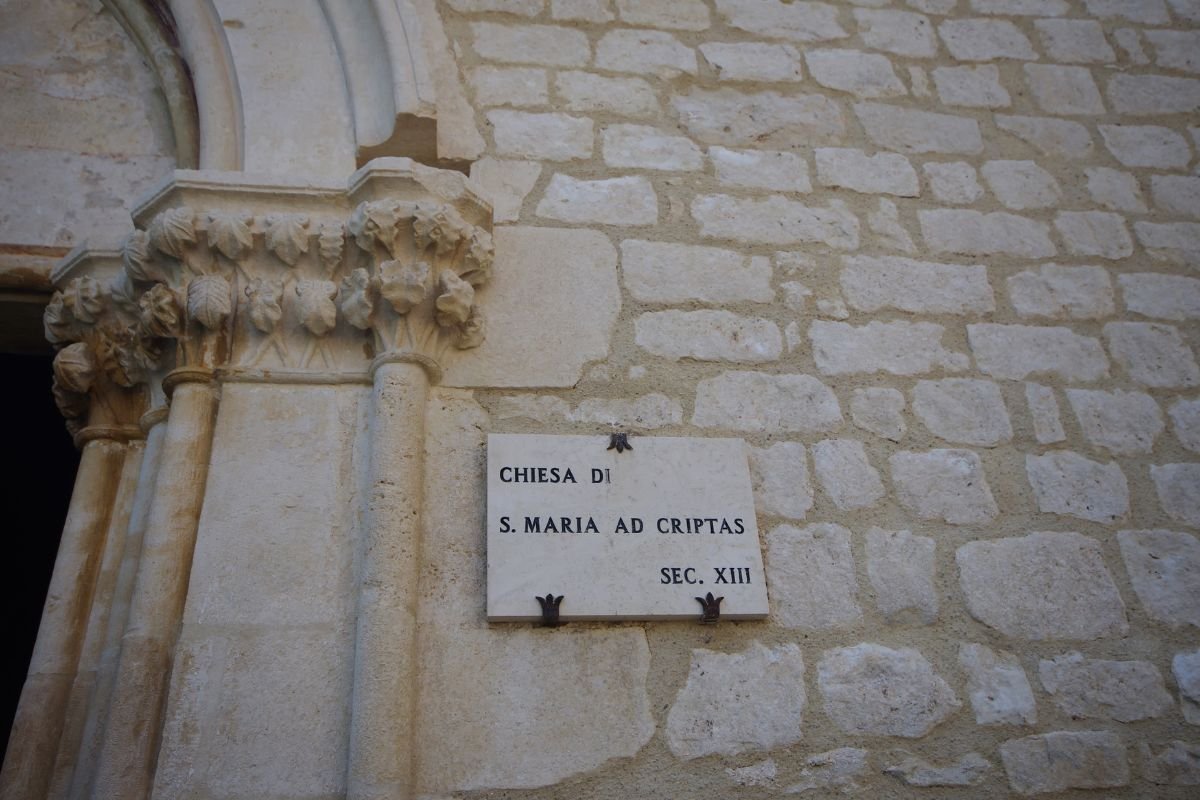 Di sicuro non l'hai mai vista: la Chiesa di Santa Maria ad Cryptas è il tesoro segreto d'Abruzzo