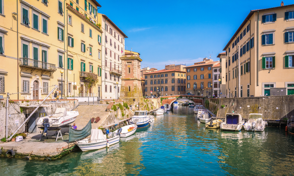 Da quasi 180 anni gli storici Bagni Pancaldi della città sono una cartolina dell'estate all'italiana di una volta