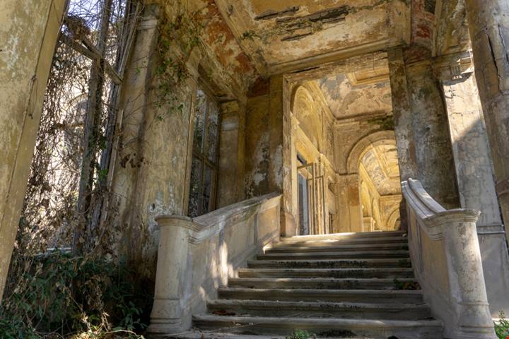 Da quasi 180 anni gli storici Bagni Pancaldi della città sono una cartolina dell'estate all'italiana di una volta