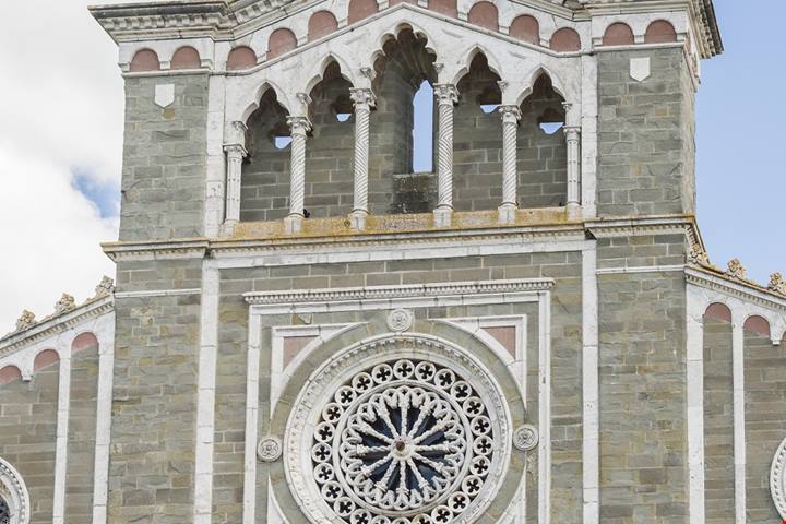 È la cattedrale del pentimento e del perdono a quasi 500 metri: storia e leggenda della Chiesa di Santa Margherita