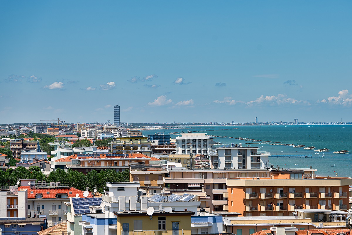118 metri di pura bellezza: lo sapevi che il primo grattacielo d'Italia è nato sulla Riviera Romagnola?