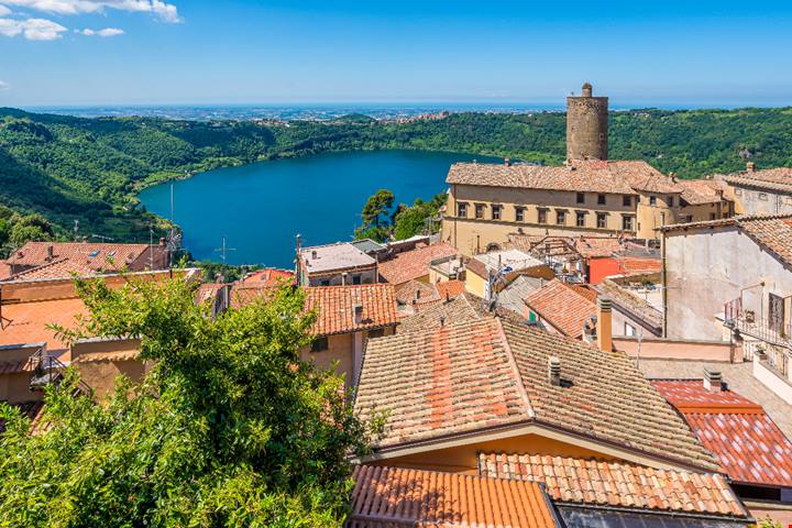 3 giorni di buon bere alle porte di Roma: nel borgo delle fragole torna l'appuntamento con Borgo diVino in Tour