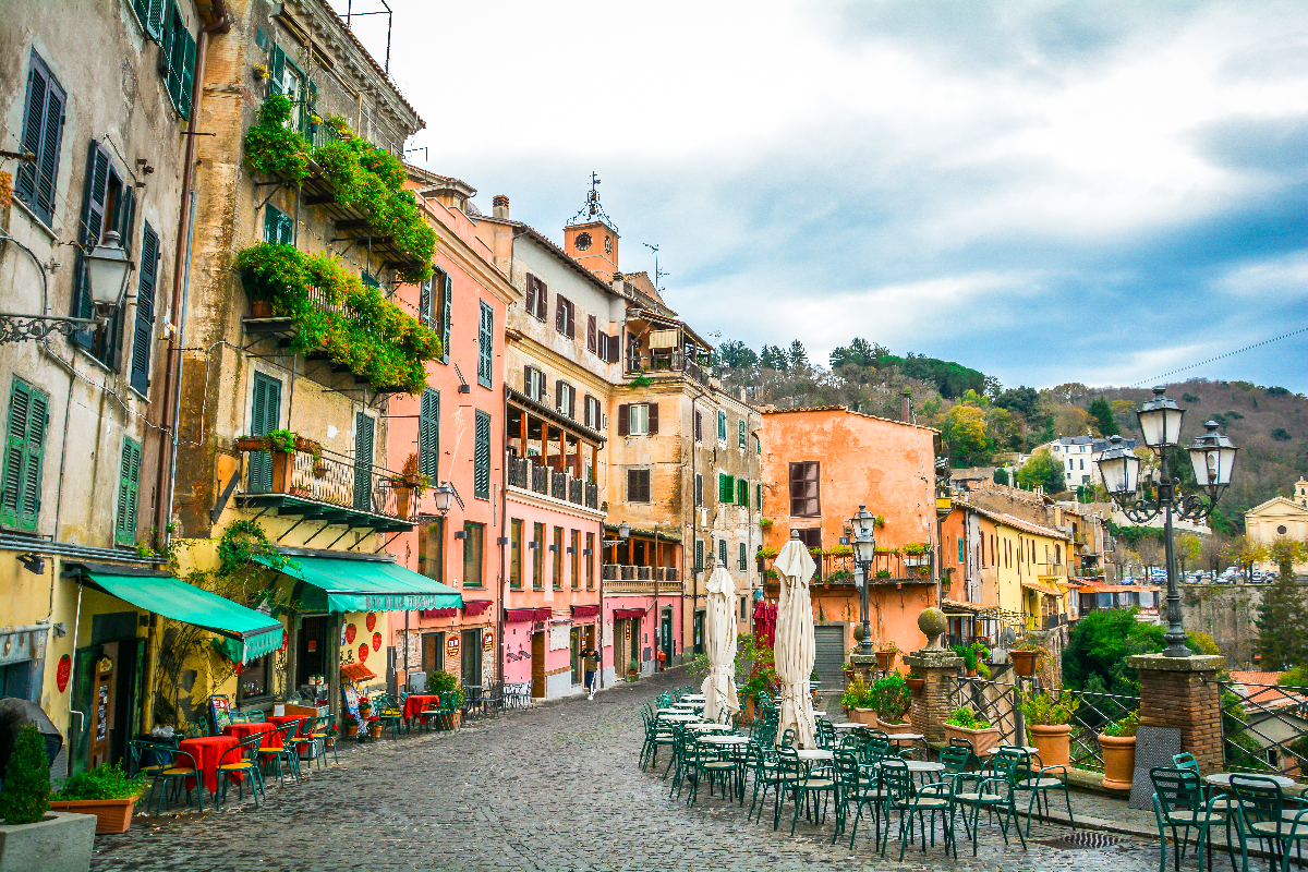 3 giorni di buon bere alle porte di Roma: nel borgo delle fragole torna l'appuntamento con Borgo diVino in Tour