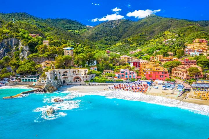 Sin dagli anni '60 è la spiaggia più amata della Riviera: qui potrai goderti gli ultimi scampoli d'estate