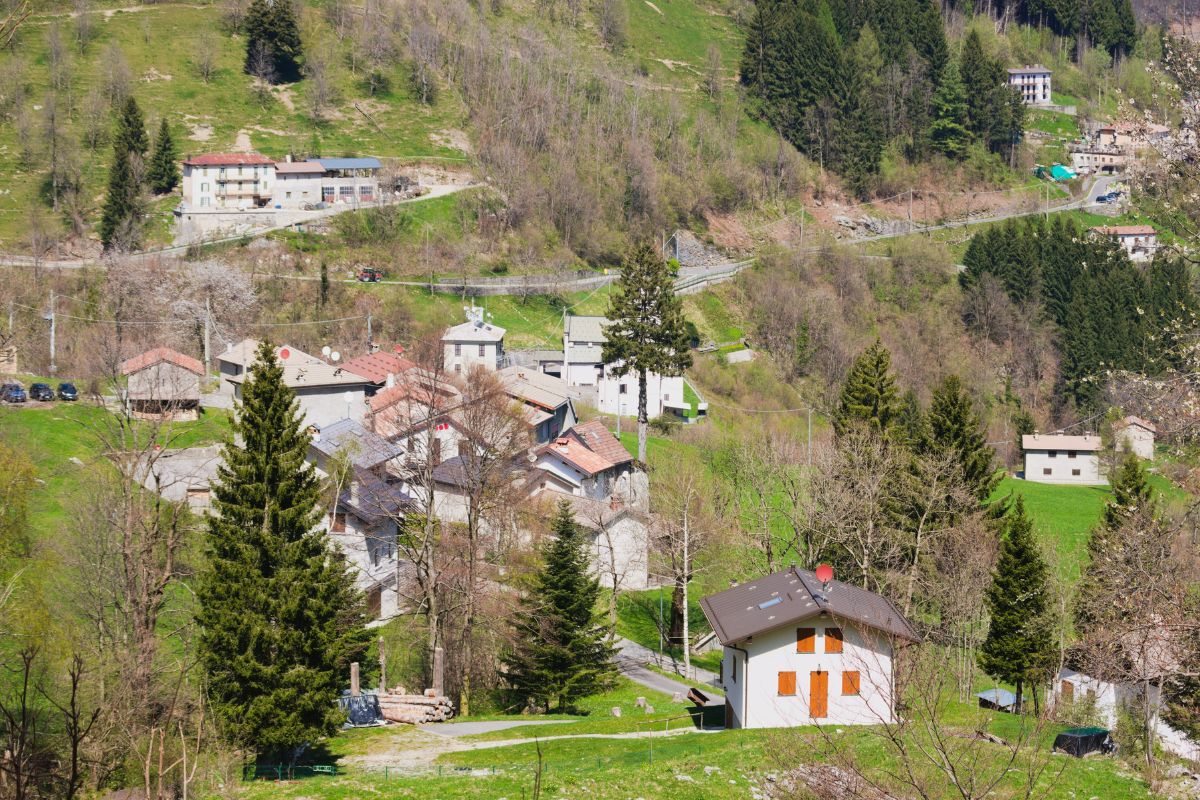 Sulle montagne della Lombardia c'è il comune più piccolo d'Italia: qui abitano appena 30 persone
