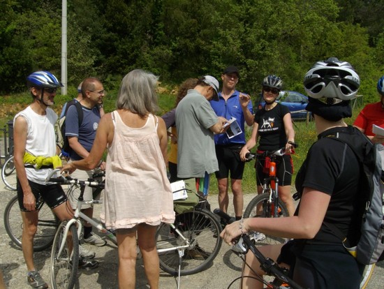 Foto gruppo viaggiare in bici