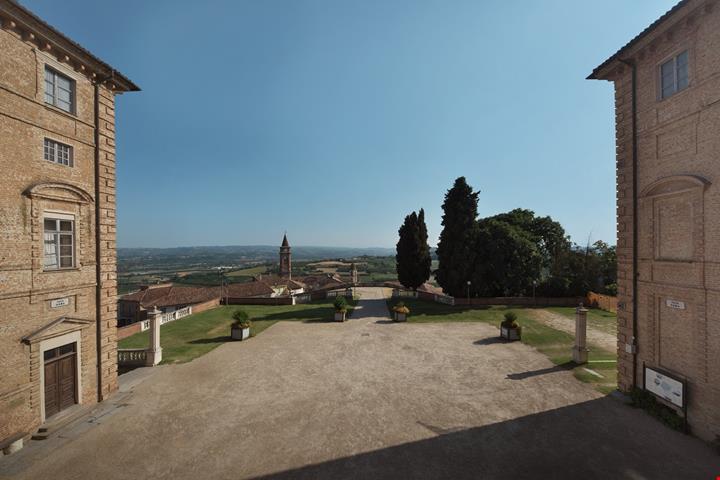 Residenze Sabaude _Castello di Govone_Vista sul parco_Foto di Angela Marini