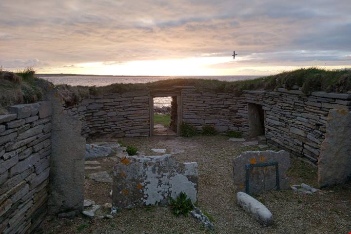 È persino più vecchio delle Piramidi: in Scozia c'è un edificio che ha 5700 anni di storia, ed è il più antico d'Europa