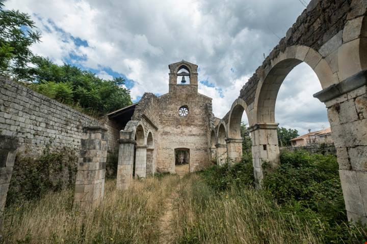 La San Galgano d'Abruzzo è la chiesa abbandonata più spettacolare d'Italia