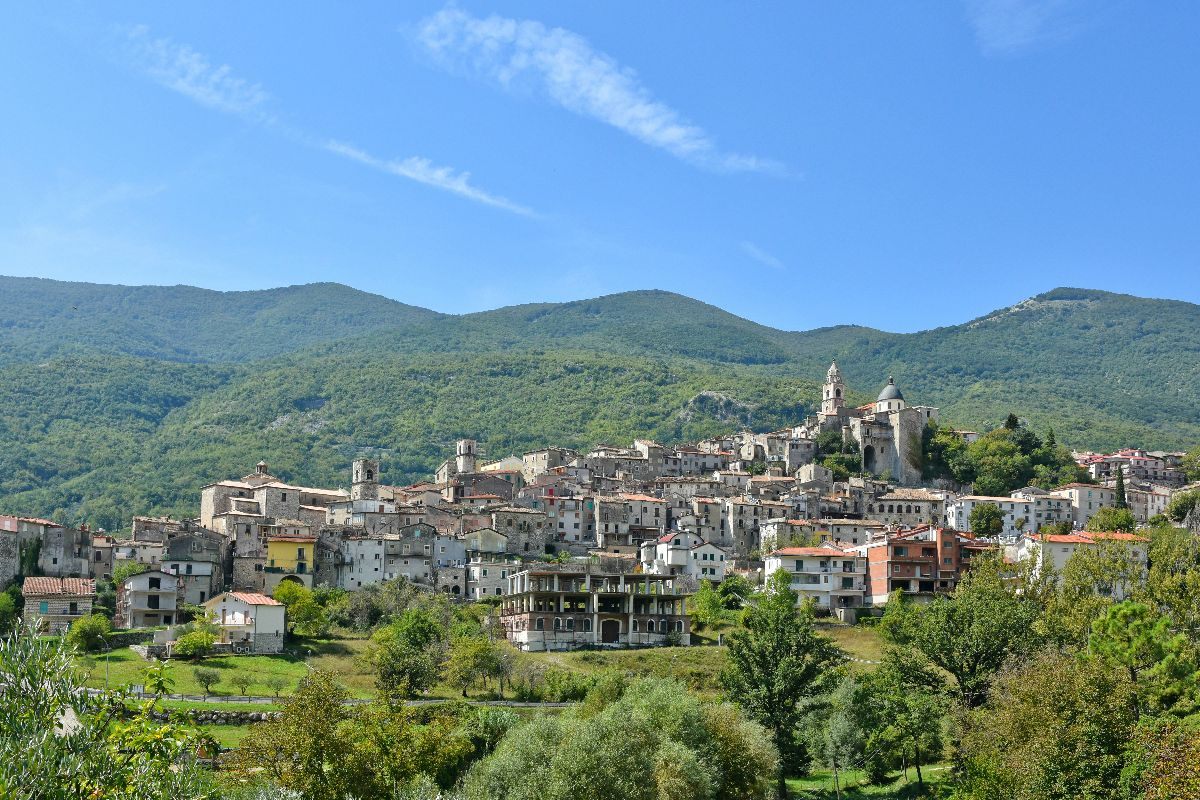 10 borghi da visitare per chi ama l'autunno: idee per gite fuori porta in Italia