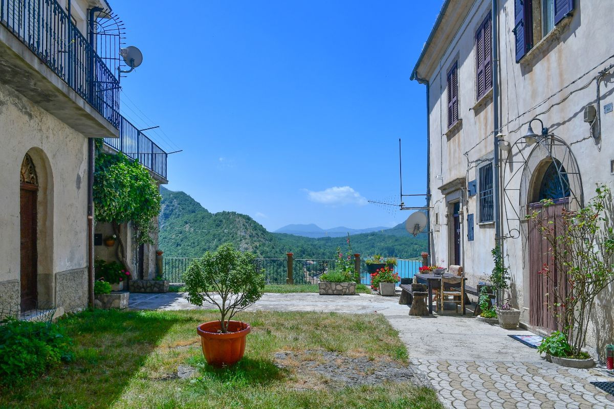 castel san vincenzo