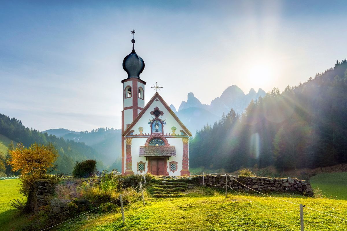 3 borghi della Val di Funes dove la montagna in autunno si fa da fiaba