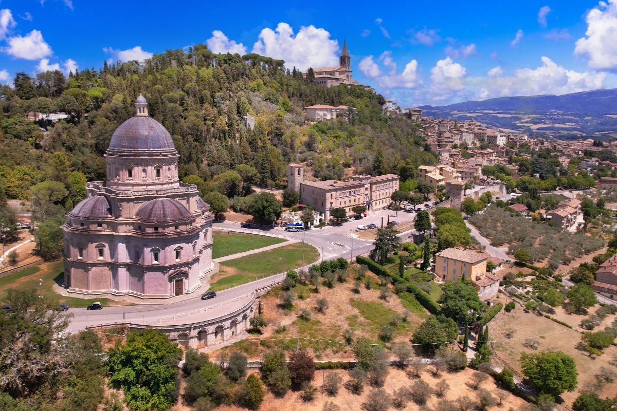 In Umbria c'è una cittadina che è un vero trionfo del Medioevo